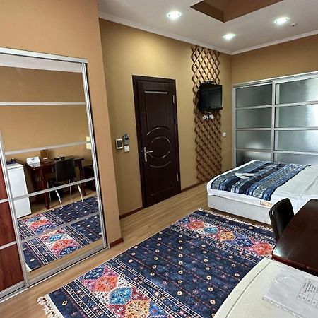 Tian-Shan Hotel Bisjkek Buitenkant foto