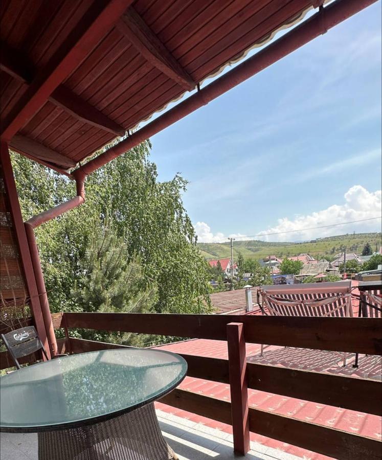 Tian-Shan Hotel Bisjkek Buitenkant foto