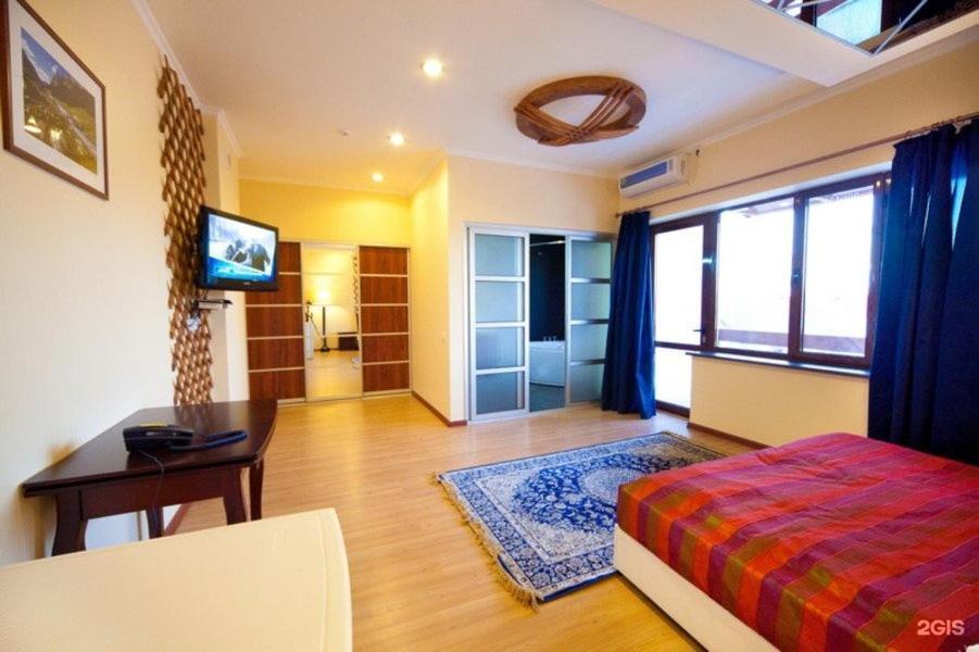 Tian-Shan Hotel Bisjkek Buitenkant foto