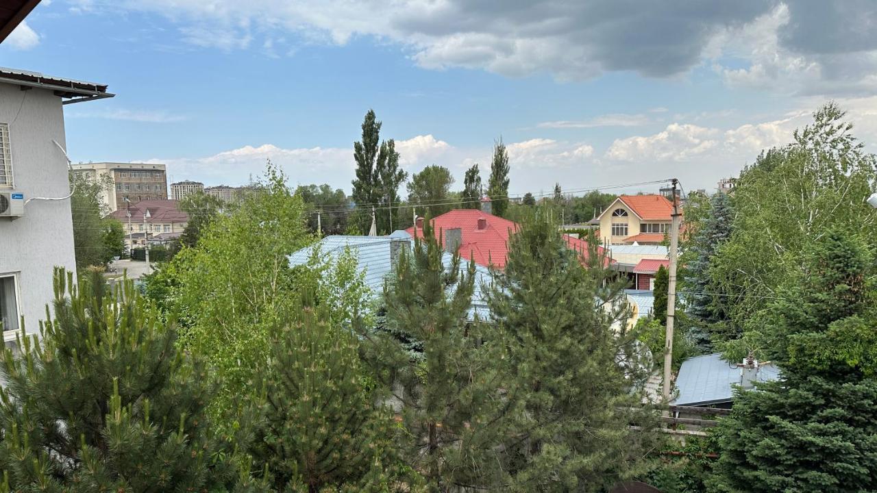 Tian-Shan Hotel Bisjkek Buitenkant foto