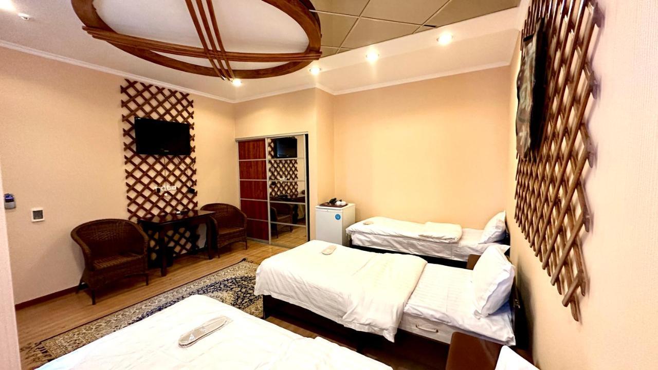Tian-Shan Hotel Bisjkek Buitenkant foto