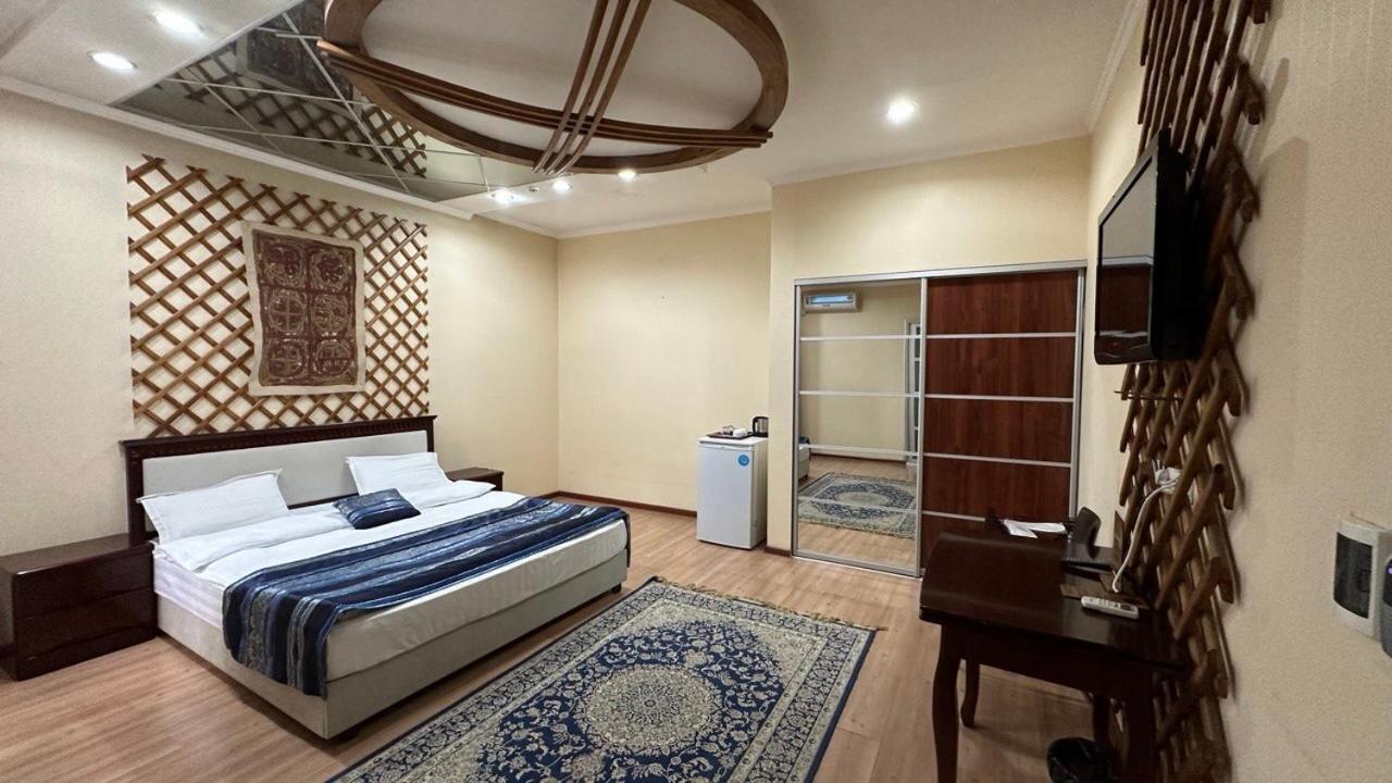 Tian-Shan Hotel Bisjkek Buitenkant foto