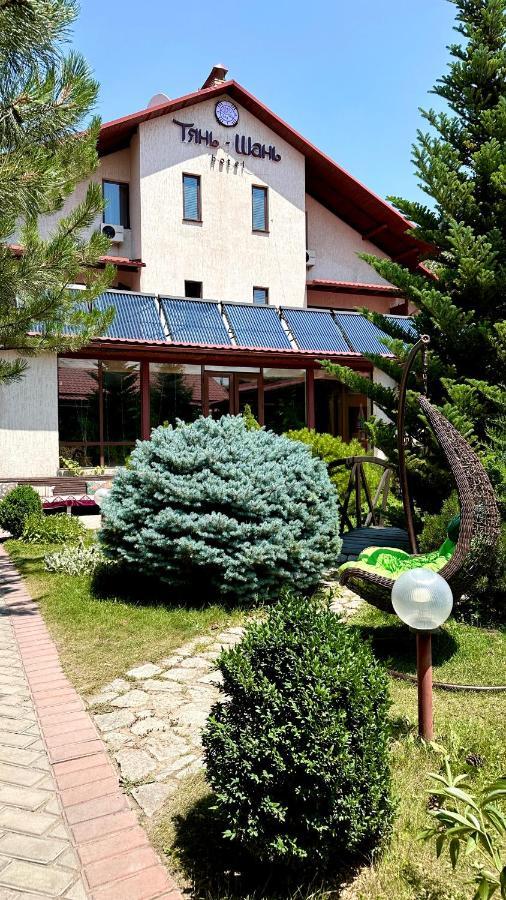 Tian-Shan Hotel Bisjkek Buitenkant foto