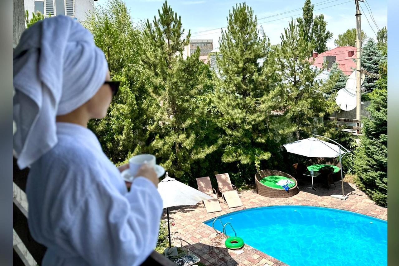 Tian-Shan Hotel Bisjkek Buitenkant foto