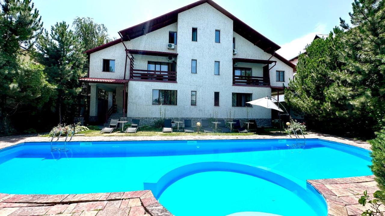 Tian-Shan Hotel Bisjkek Buitenkant foto