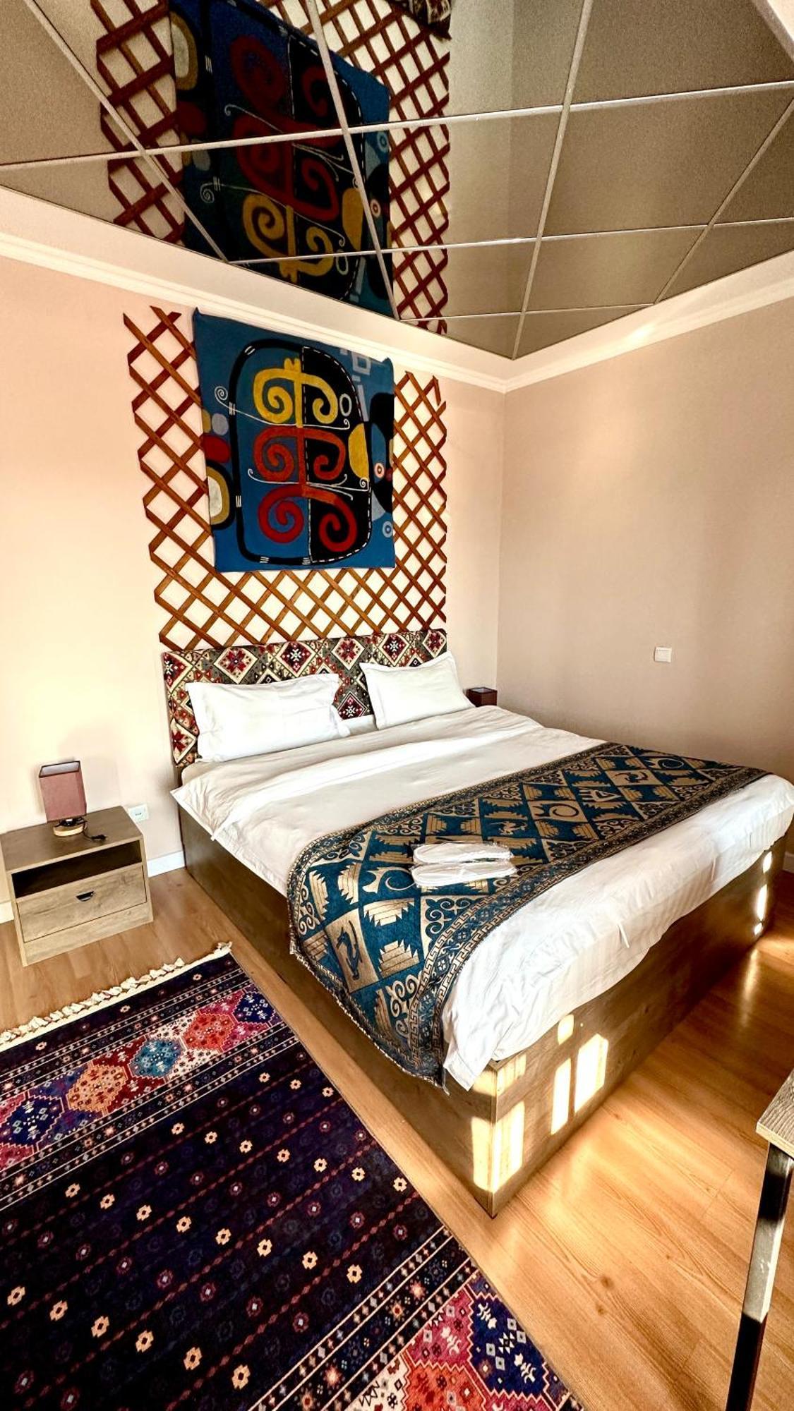 Tian-Shan Hotel Bisjkek Buitenkant foto