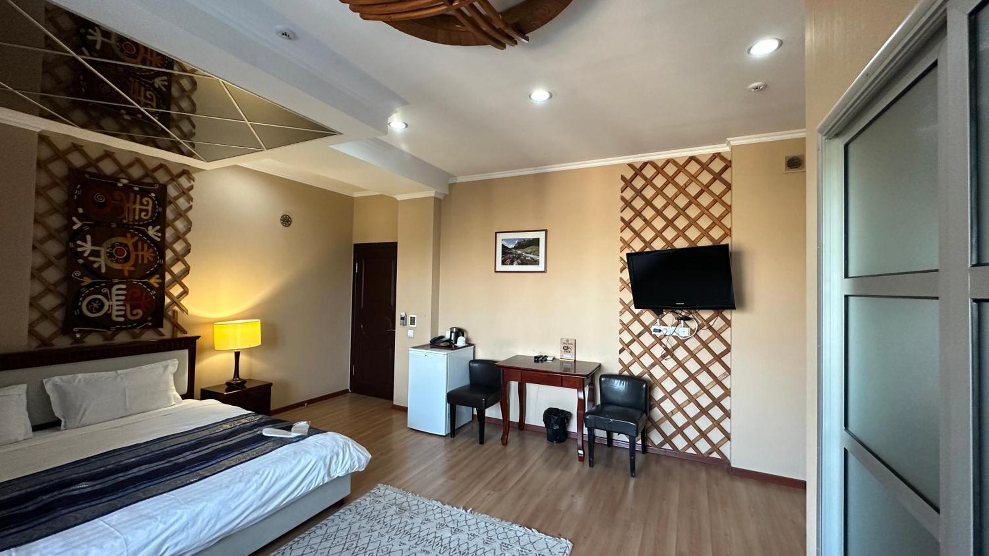 Tian-Shan Hotel Bisjkek Buitenkant foto