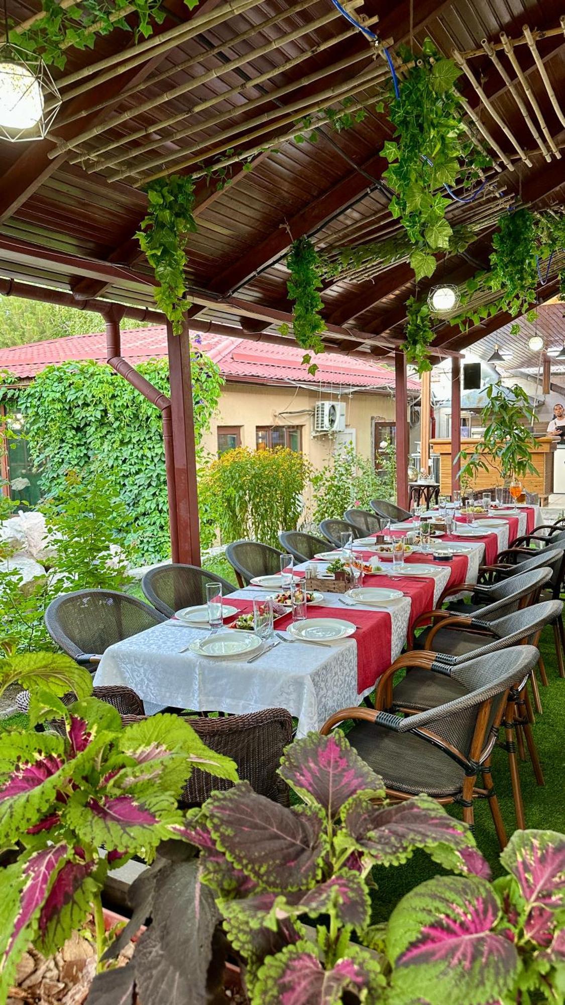 Tian-Shan Hotel Bisjkek Buitenkant foto