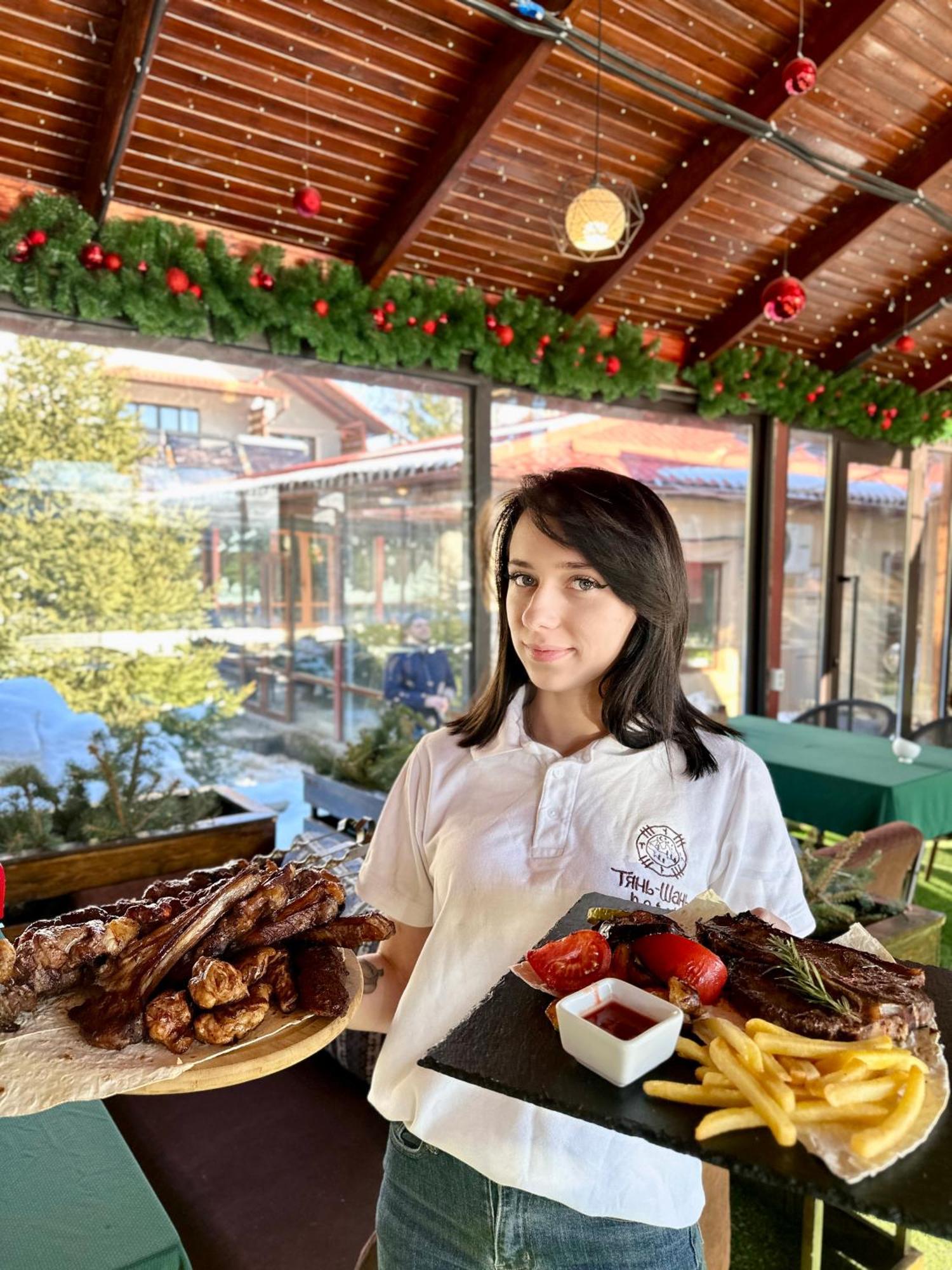 Tian-Shan Hotel Bisjkek Buitenkant foto