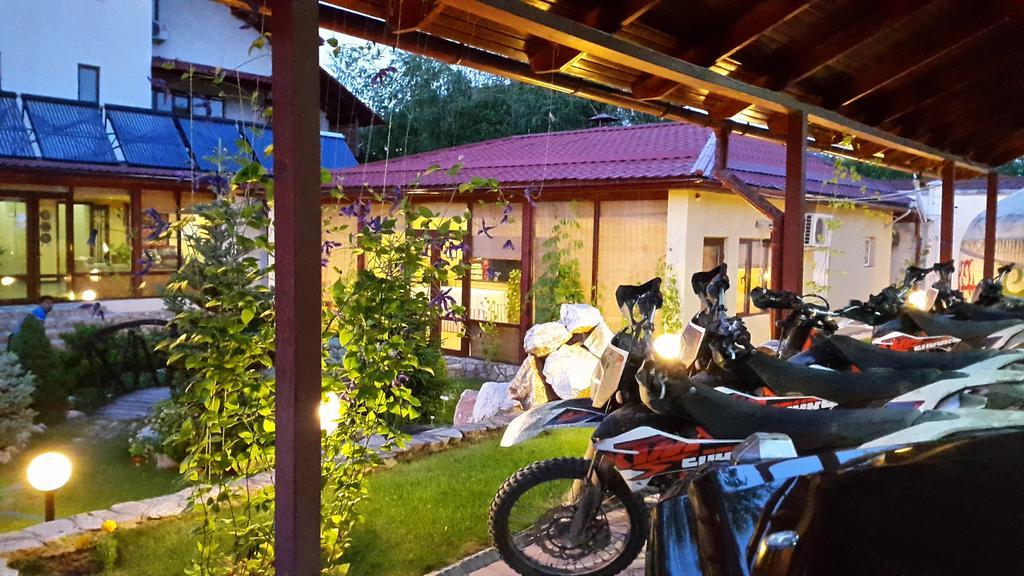 Tian-Shan Hotel Bisjkek Buitenkant foto
