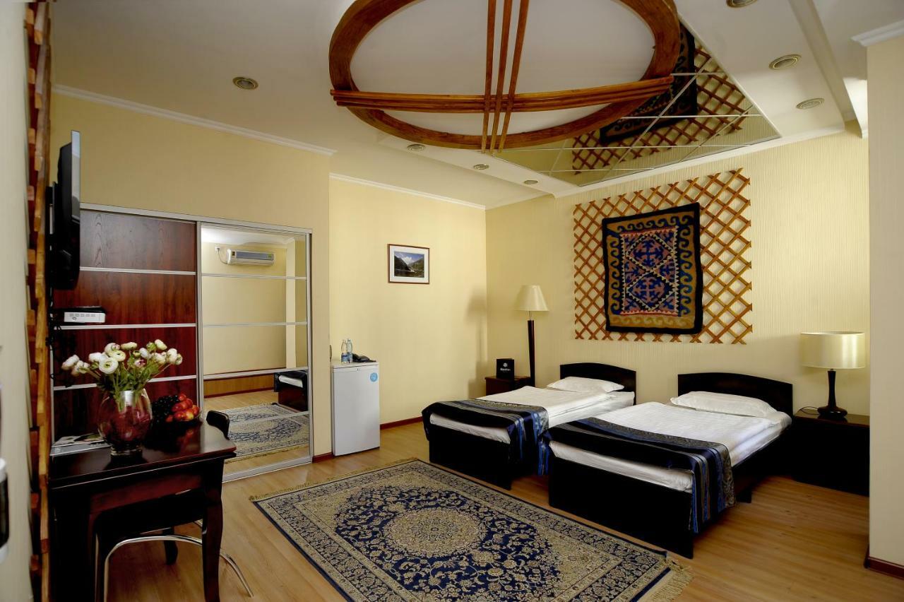 Tian-Shan Hotel Bisjkek Buitenkant foto