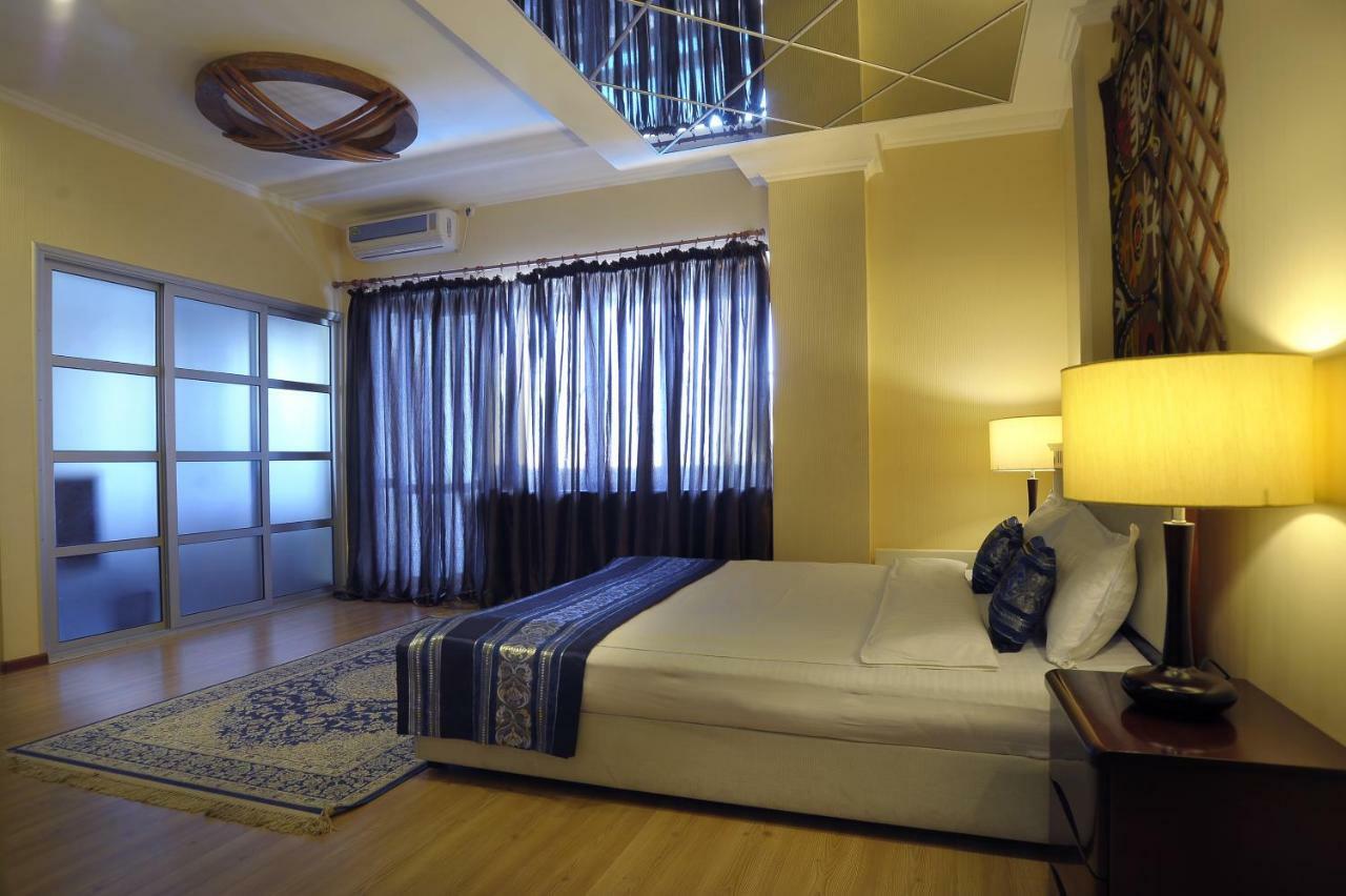 Tian-Shan Hotel Bisjkek Buitenkant foto