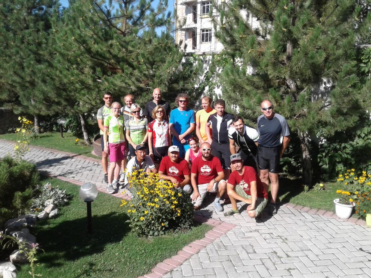 Tian-Shan Hotel Bisjkek Buitenkant foto